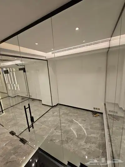 للايجار مكاتب ومعارض إدارية تجارية FOR RENT 1