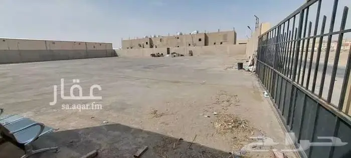 ارض مقام عليها محلات تجارية ومستودع 3
