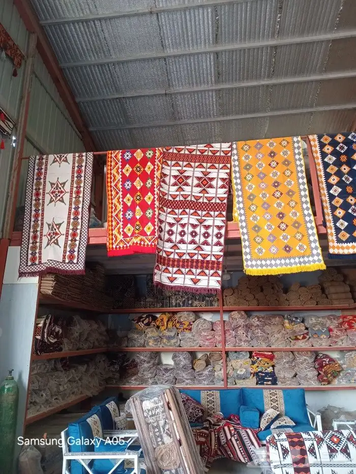 طاولات وكراسي 12