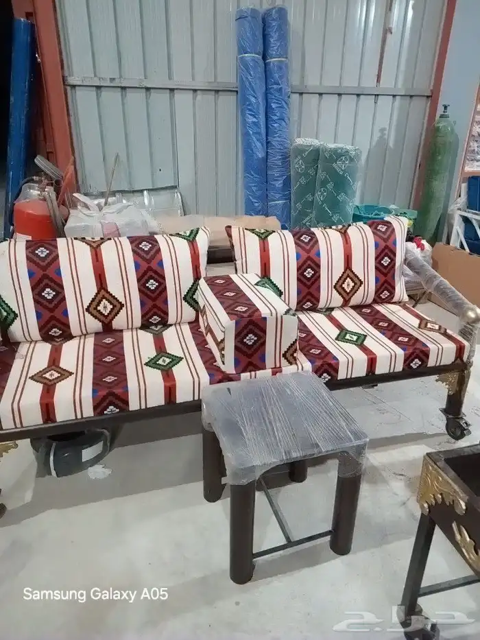 طاولات وكراسي 11