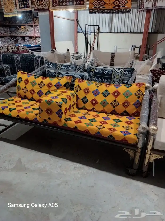 طاولات وكراسي 5