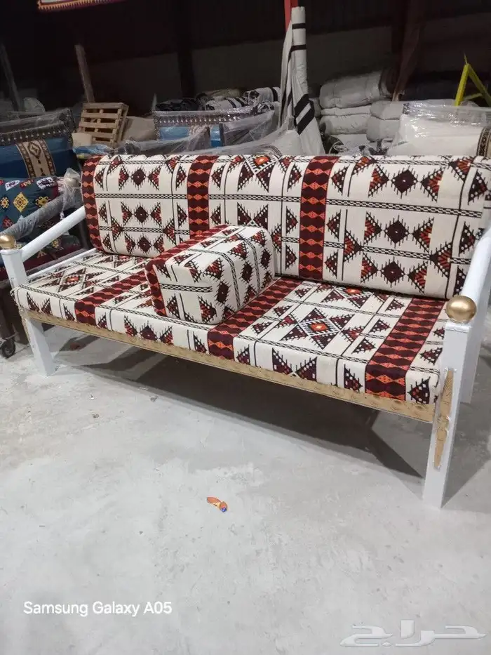 طاولات وكراسي 23