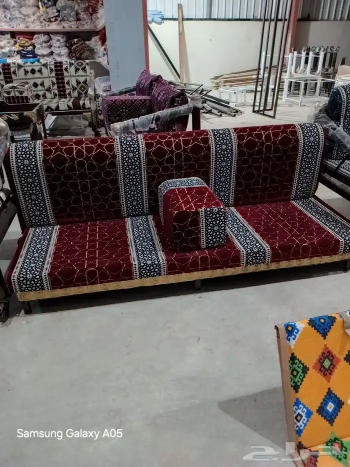 طاولات وكراسي 10