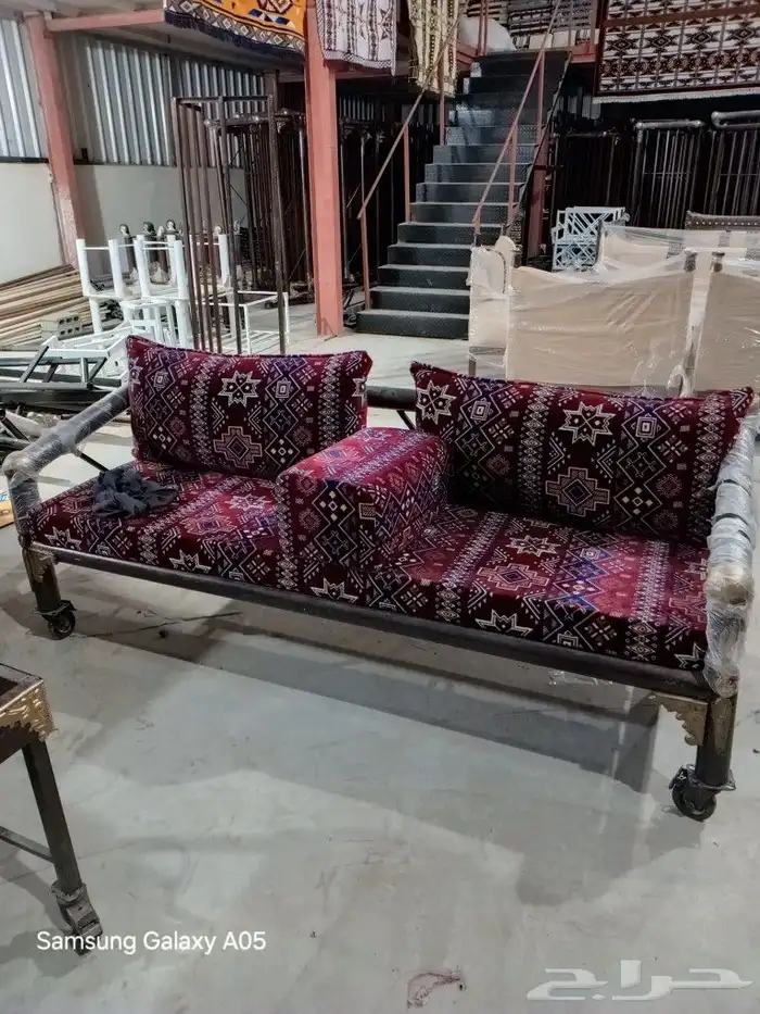 طاولات وكراسي 1