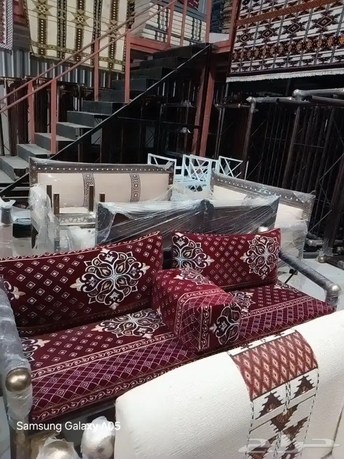 طاولات وكراسي 7