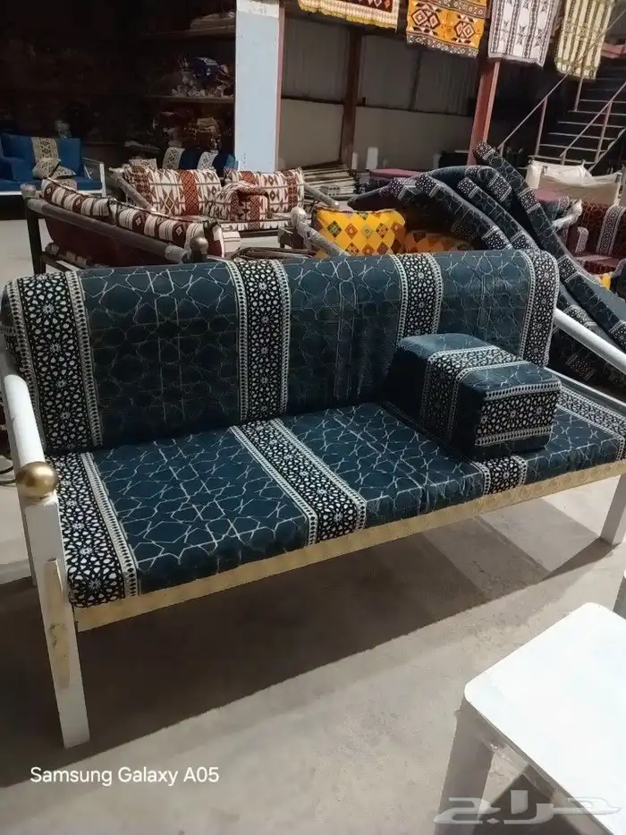 طاولات وكراسي 22