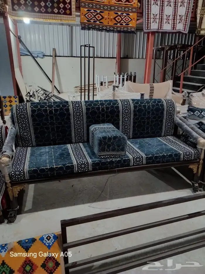 طاولات وكراسي 9