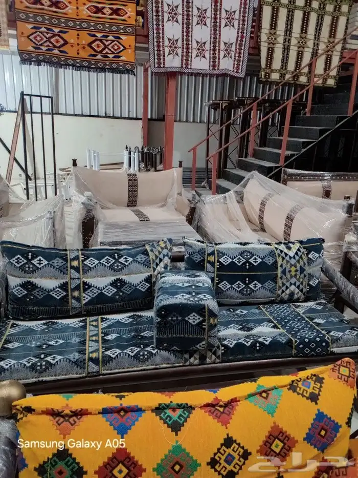 طاولات وكراسي 8