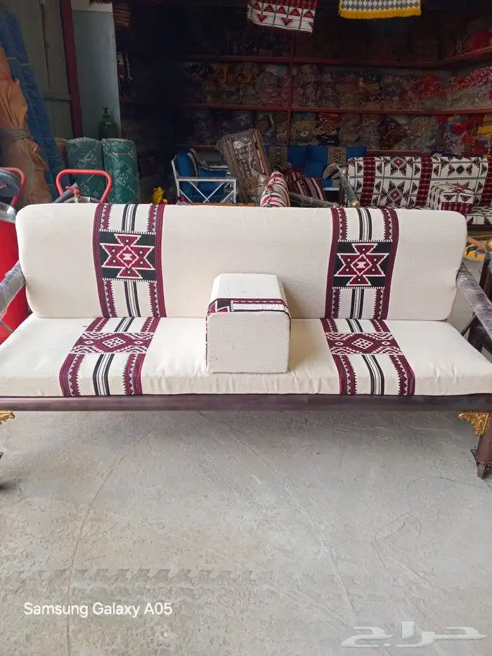 طاولات وكراسي 19