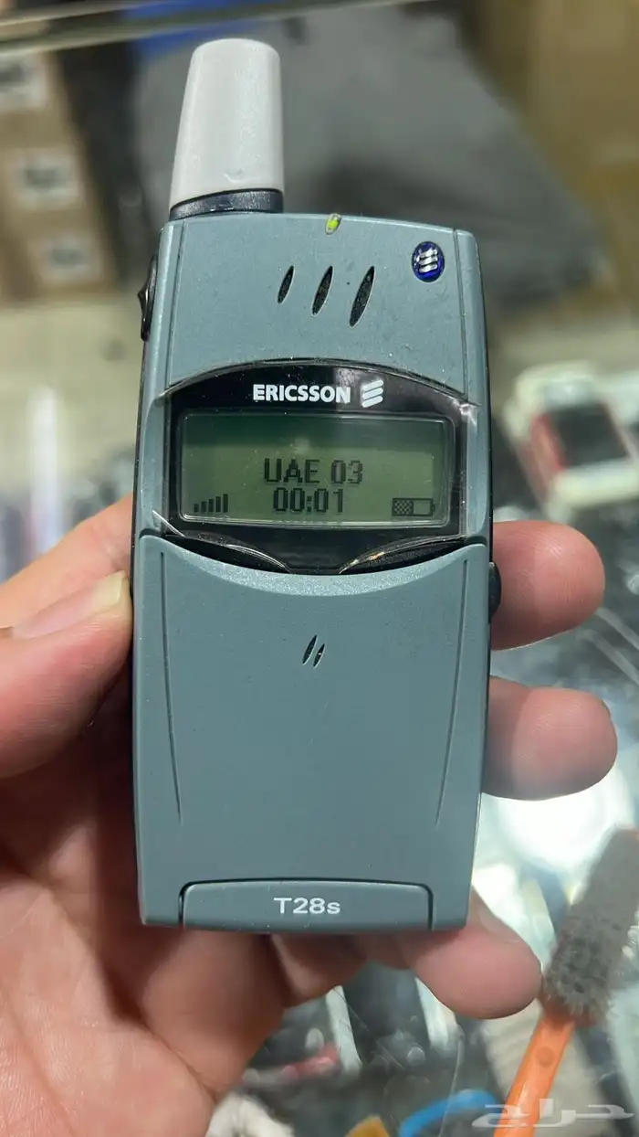 جوال البصمه الأصلي شد بلاده نزل سنه 1995 ما انفك  ابد 8