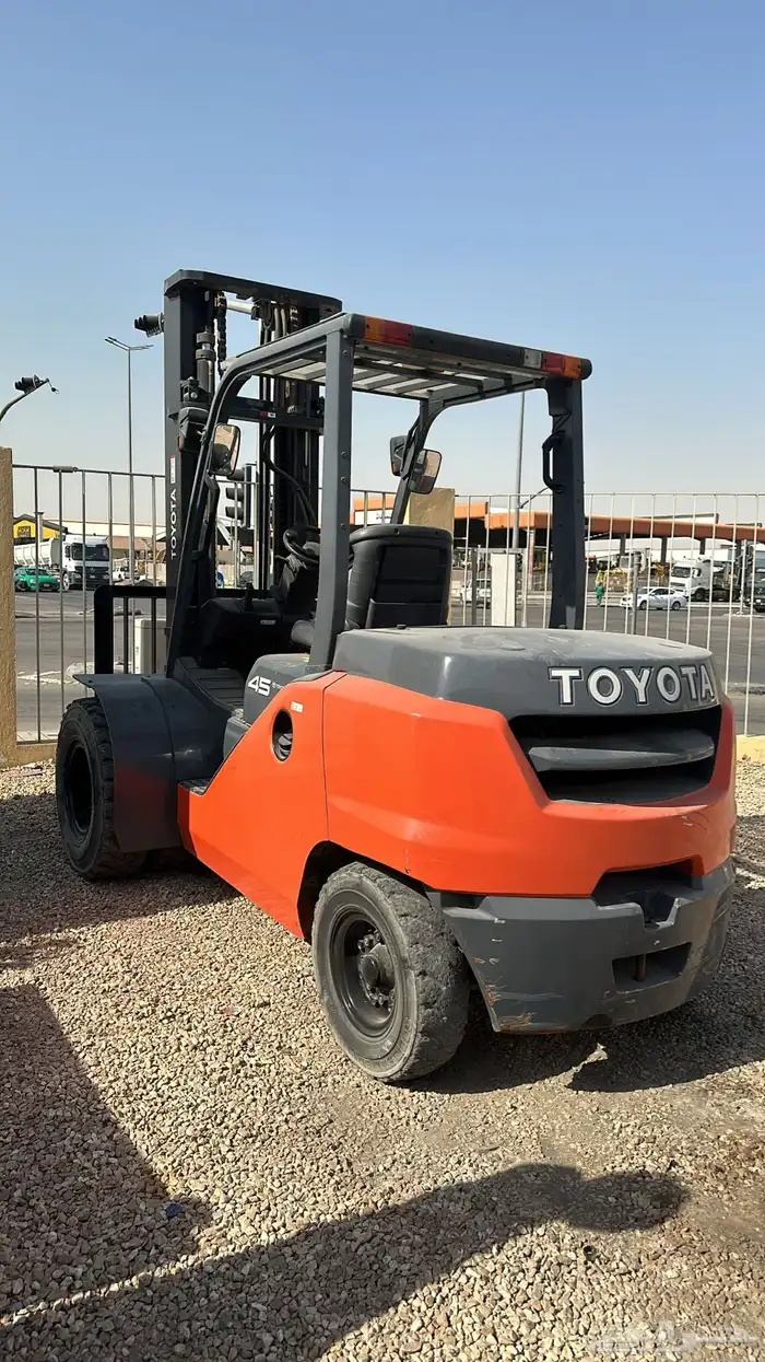 رافعة شوكية فوركلفت forklift للإيجار شهري يومي جميع الأحجام 4