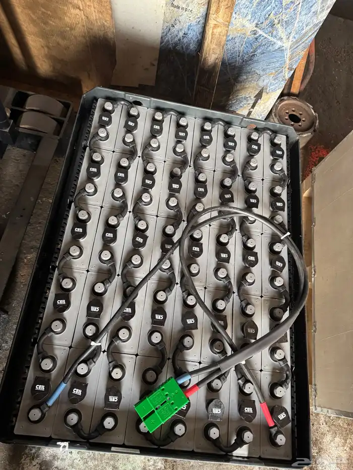 يوجد لدينا بطاريات رافعات كهربائية فوركليفت كهربائية 0