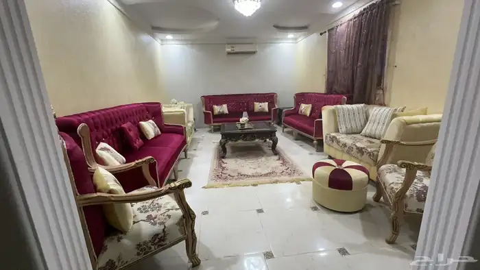 مجلس كلاسيكي شبه جديد للبيع 4