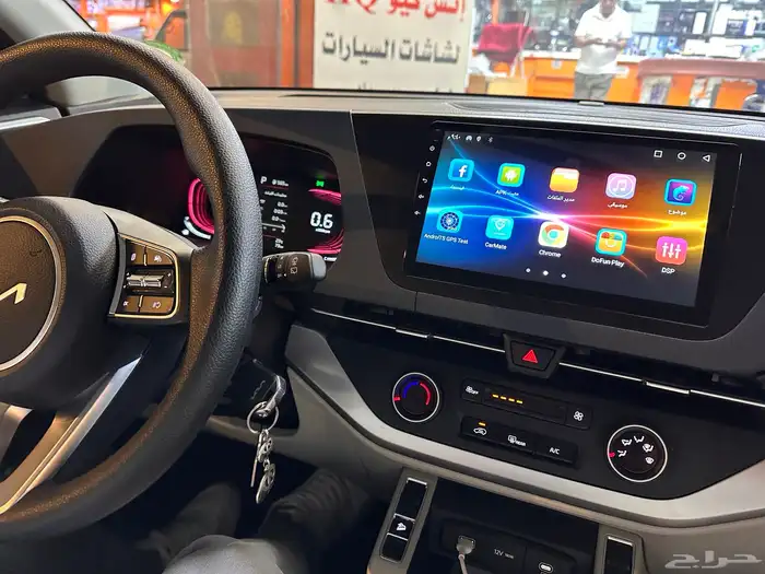 شاشة كيا كارينز موديل 2024 4