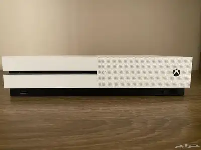 اكس بوكس ون مع جميع الاشرطة الظاهرة  يدين اكس بوكس 0