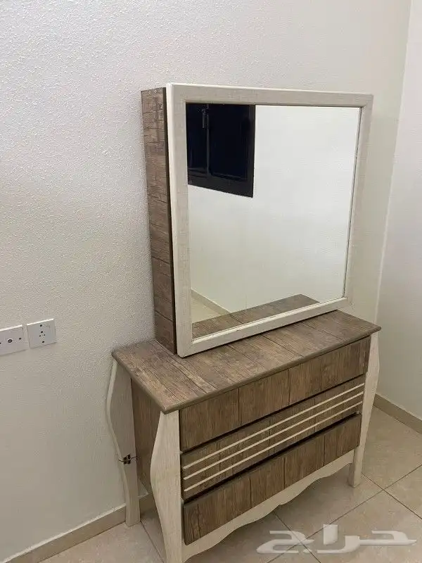 نجار موبيليا شغل فك وتركيب اي شغل ديكور وعندي شغل للبيع 0