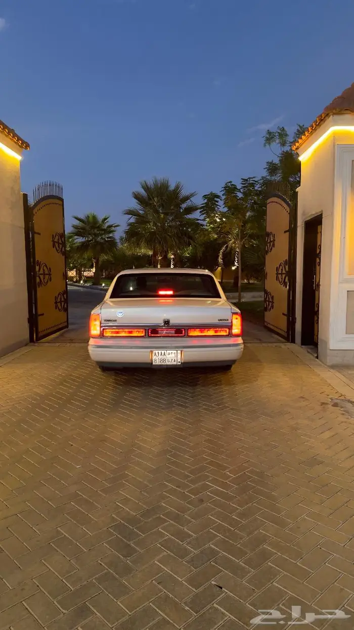 لنكولن تاونكار 1997 25