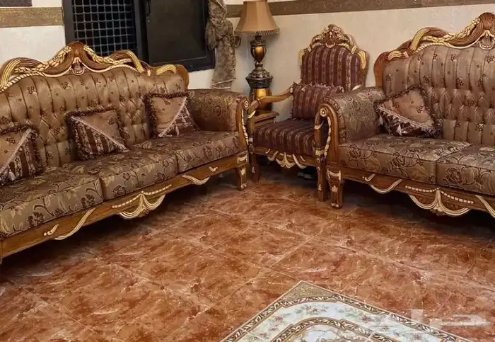للبيع كنب تركي نظيف مكون من 5 قطع يكفي ل 8 اشخاص 0