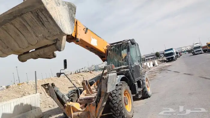 اجارات رافعات شوكيه ومان لفت وسيزر لفت وجي سي بي رافعات 1