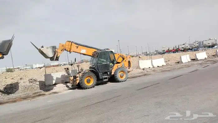 اجارات رافعات شوكيه ومان لفت وسيزر لفت وجي سي بي رافعات 3