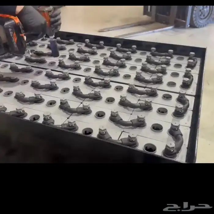 يوجد لدينا بطاريات رافعات كهربائية فوركليفت كهربائية 3