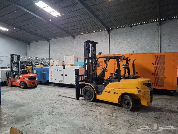 ايجار مولدات كهرباء - تور لايت 3