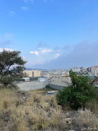 ارض للبيع موقع حيوي ومطل ومميز 2