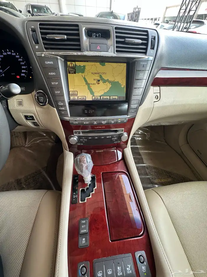 لكزس LS 460 موديل 2011 18