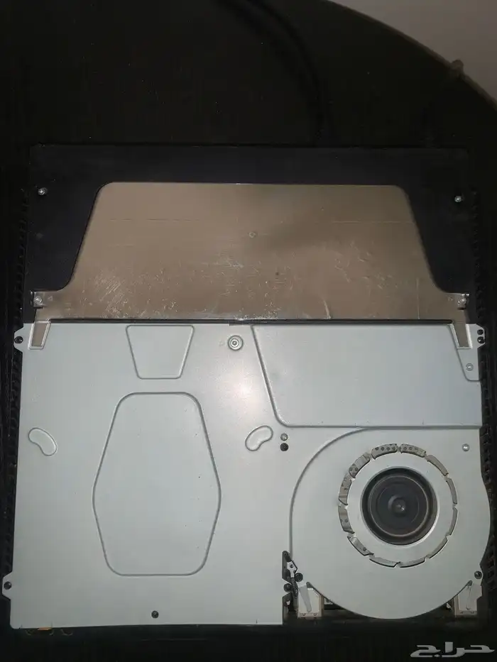 جهاز ps4للبيع و مع يده اصليه و جميع الاسلاك.ون تيرا 1