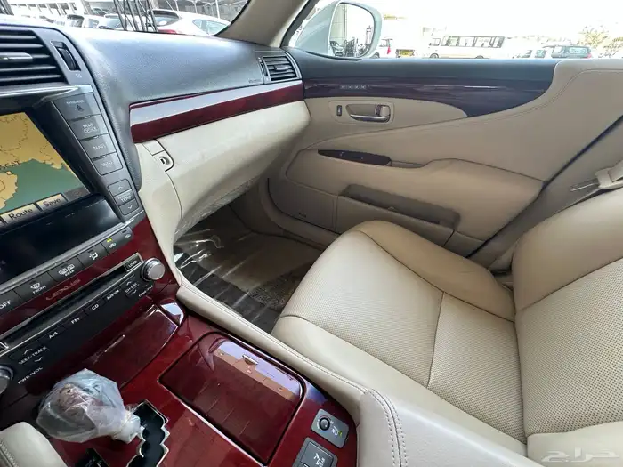 لكزس LS 460 موديل 2011 17
