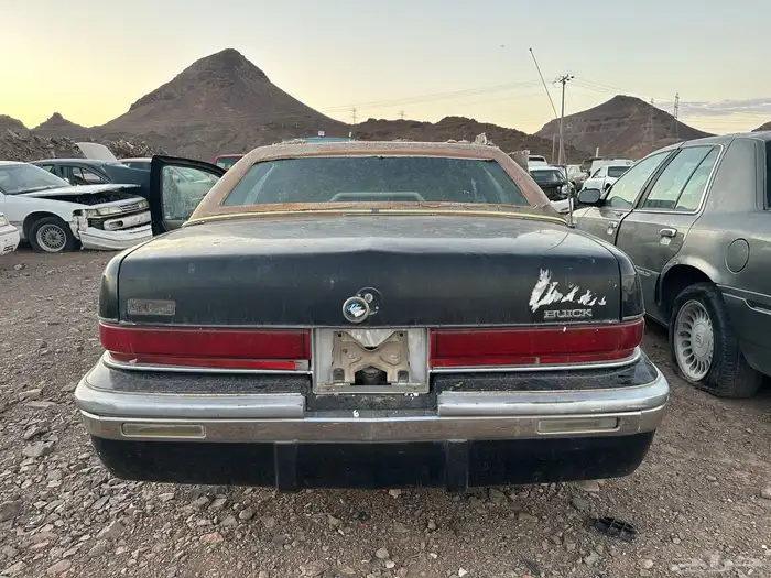 للبيع قطع غيار بيوك موديل 93 Buick 4
