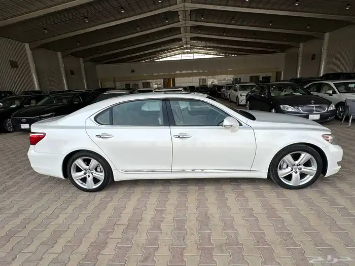لكزس LS 460 موديل 2011 3