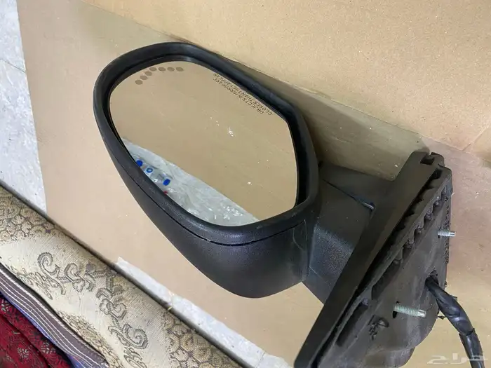 للبيع شمعات ومرايات مستخدمة شبه جديده 4