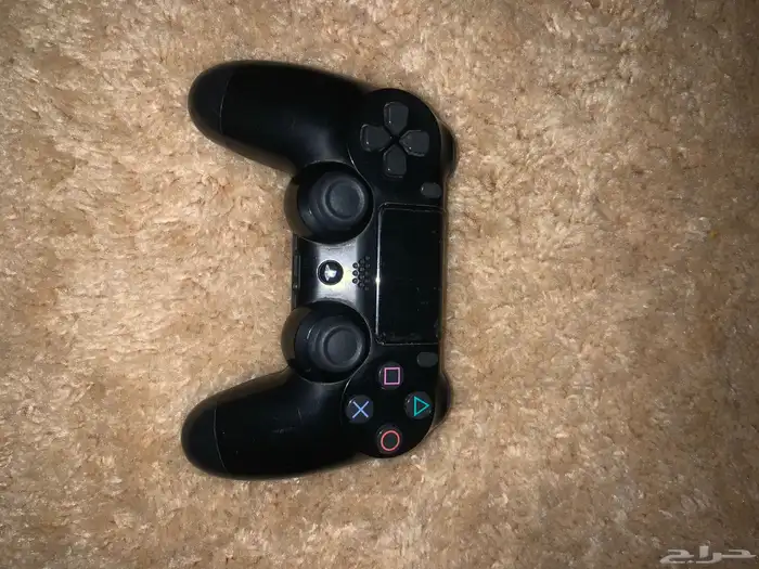 جهاز ps4للبيع و مع يده اصليه و جميع الاسلاك.ون تيرا 2