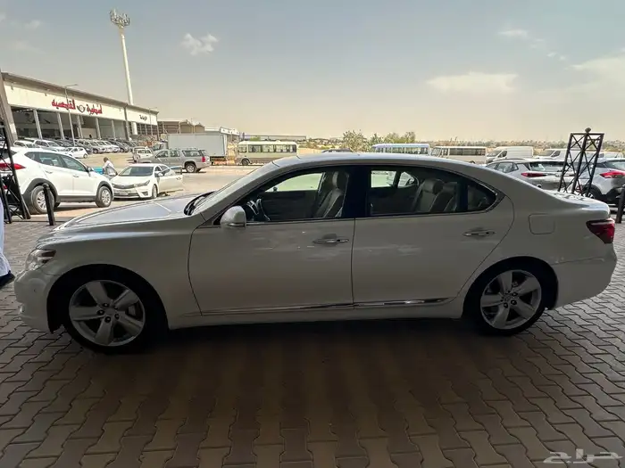 لكزس LS 460 موديل 2011 4