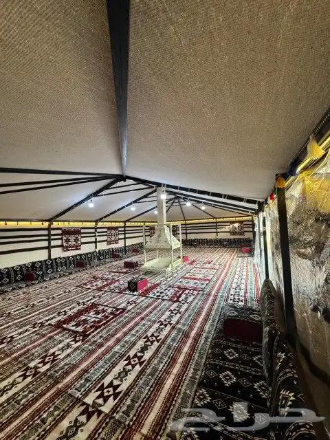 بيت 7 13.هيكل حديد وجها سحاب شفاف وشعر مفروش مع مشب 3