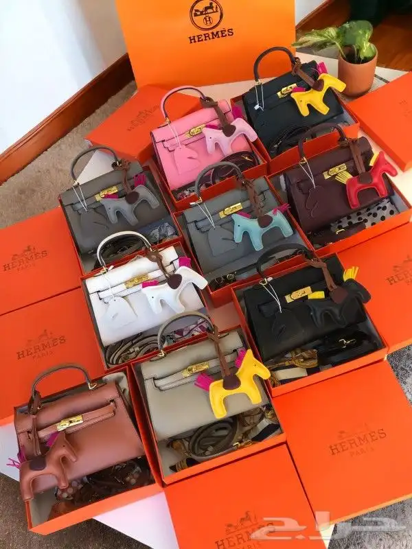 شوزات وشنط ماركة سان لوران 20