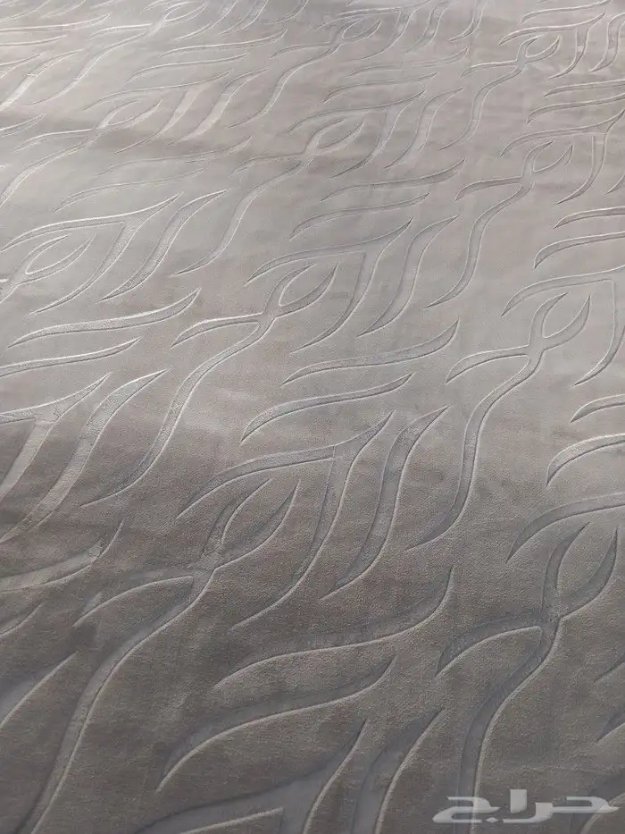 مفروشات موكيت عشب صناعي ويوجد 2