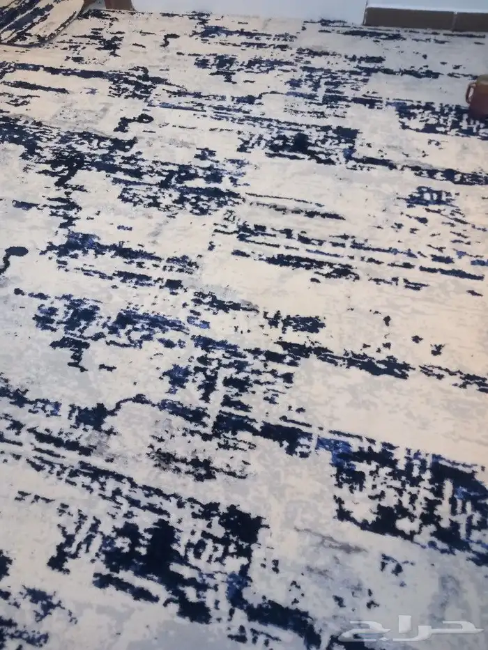 مفروشات موكيت عشب صناعي ويوجد 1