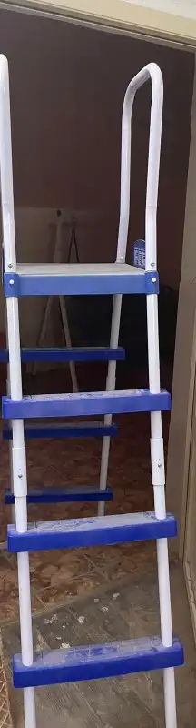 مسبح مستعمل نظيف للبيع 2