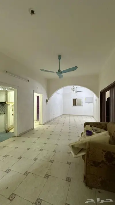 موقع في حي السداد الطائف موقع مميز عليها مبنى فيلا قديمه 4
