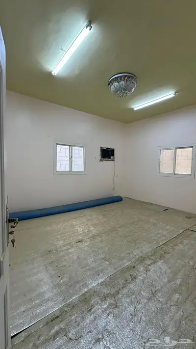 موقع في حي السداد الطائف موقع مميز عليها مبنى فيلا قديمه 5