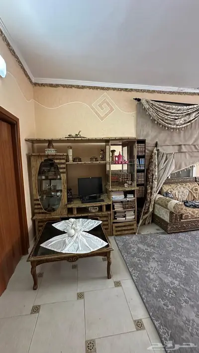 موقع في حي السداد الطائف موقع مميز عليها مبنى فيلا قديمه 13