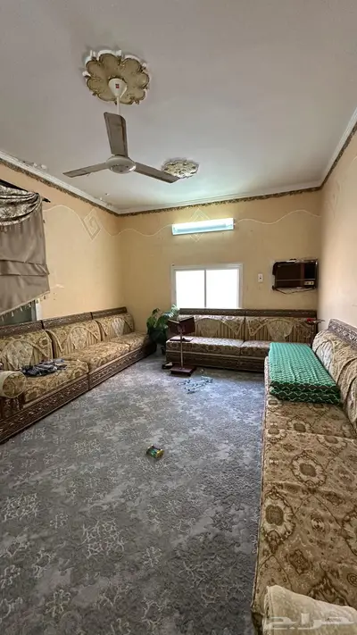 موقع في حي السداد الطائف موقع مميز عليها مبنى فيلا قديمه 12