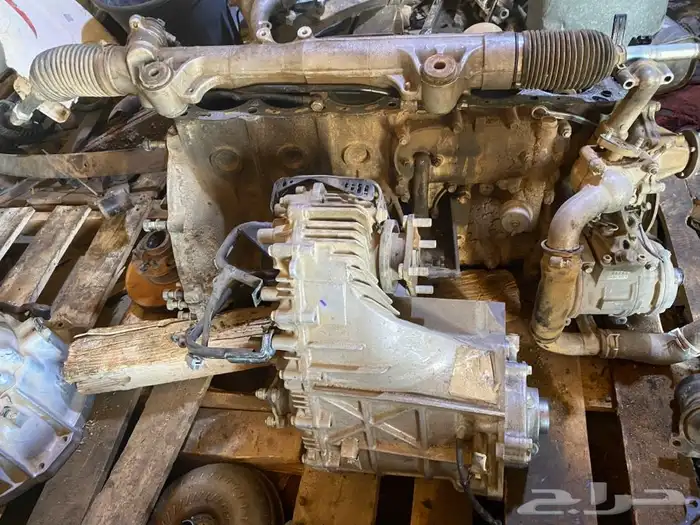 قطع غيار سيارات محافظة بالحائط 1