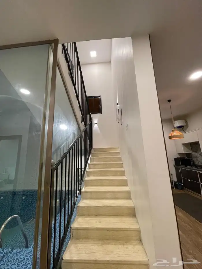 شاليه عبارة عن فيلا بمسبح مع مزرعه كبيره للإيجار 1