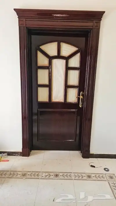صباغ ابواب خشبيه ونجار ابواب 0