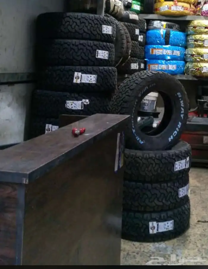 كفرات نص حجري 285 70 17 بي واي 4
