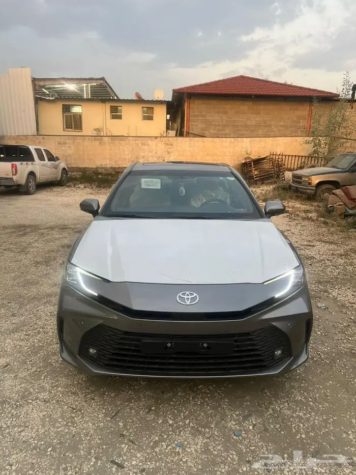 تويوتا كامري LE بنزين 2025 رمادي 0