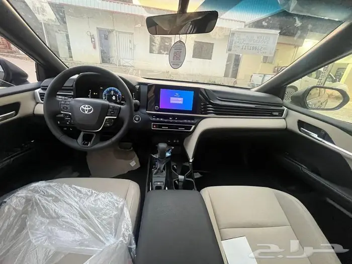 تويوتا كامري LE بنزين 2025 رمادي 3